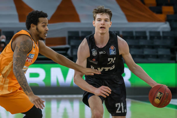 太多年轻男 太多年轻男