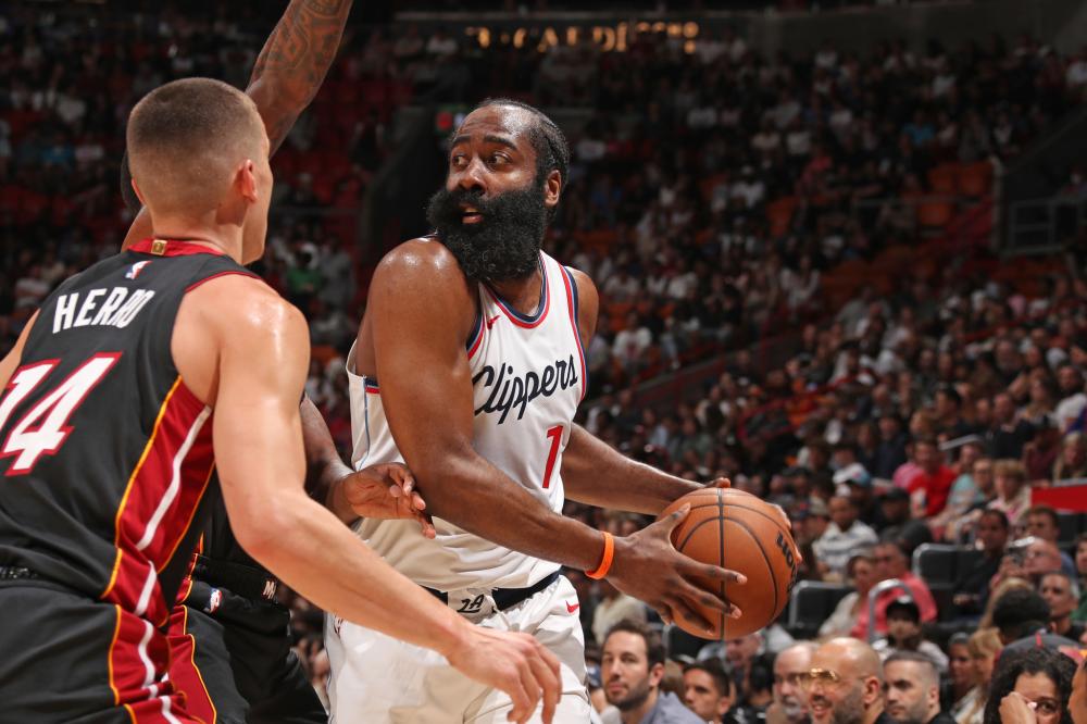 鲜明对比 鲜明对比